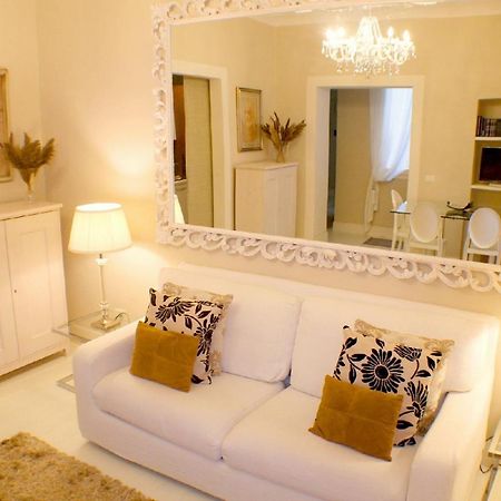 White Florence Suite Exterior photo