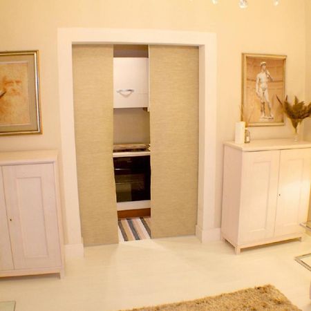 White Florence Suite Exterior photo