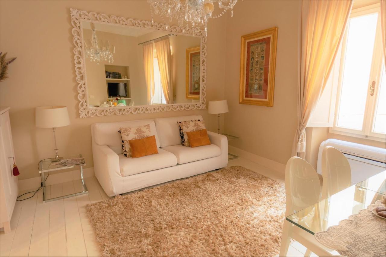 White Florence Suite Exterior photo