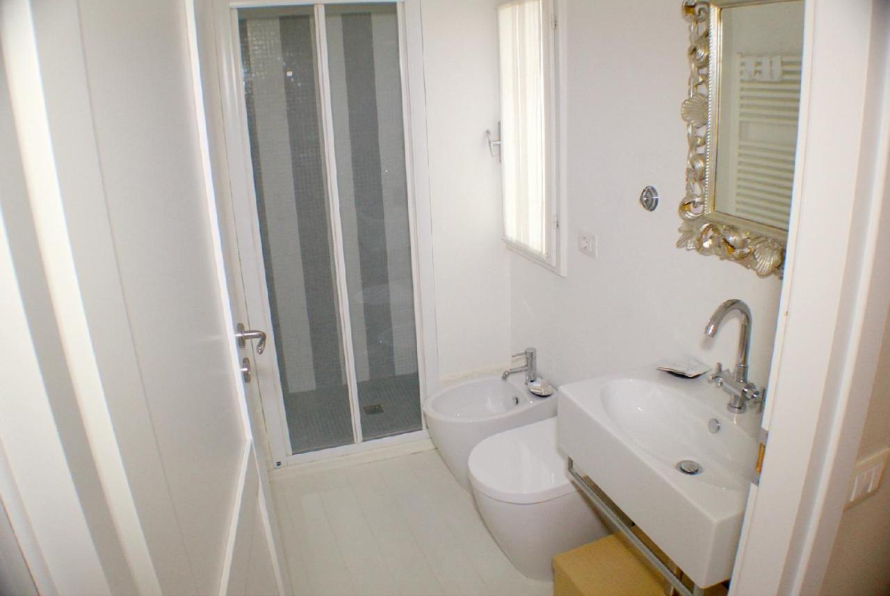 White Florence Suite Exterior photo